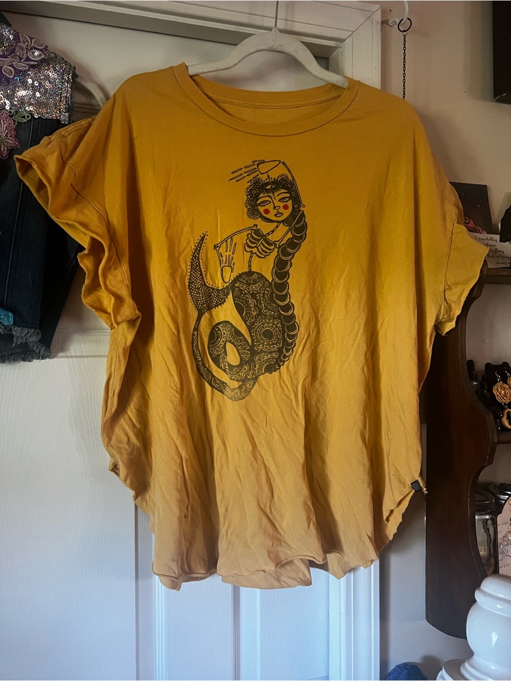 XL Migdalia Mustard Graphic Mermaid Short Sleeve Top
